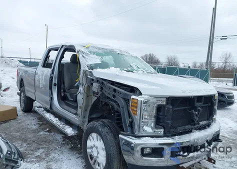 2018 Ford F-250 Xlt из США, поврежденный, VIN 1FT7W2BT5JEB43207